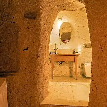Carmin Cave Uchisar